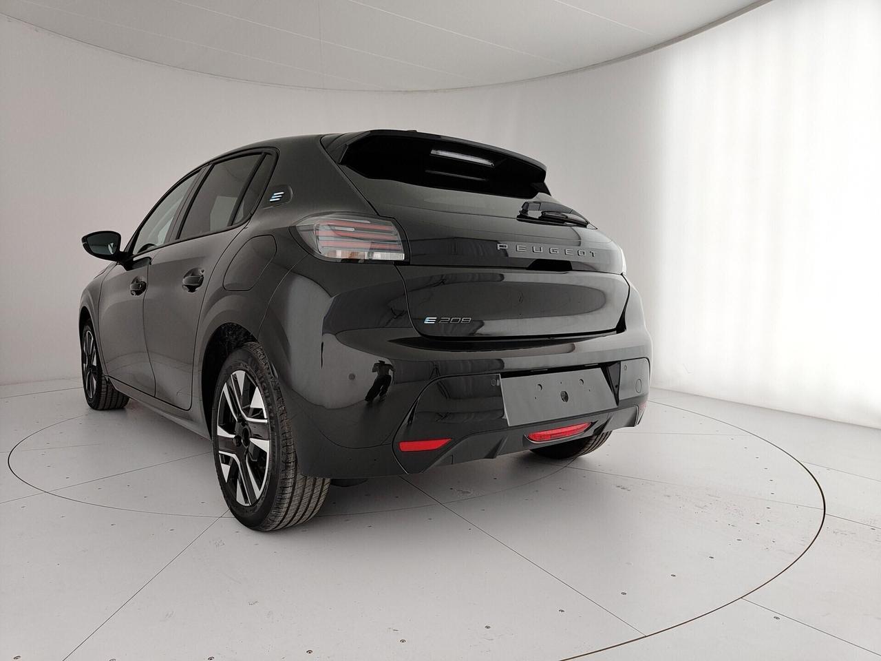 Peugeot 208 motore elettrico 136 CV 5 porte Allure