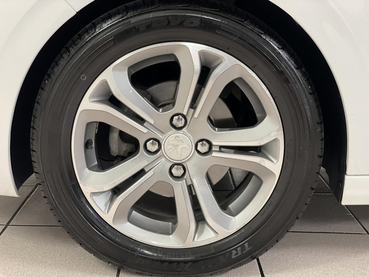 Peugeot 208 1.6 e-HDi 92 CV S&s 5 porte Allure