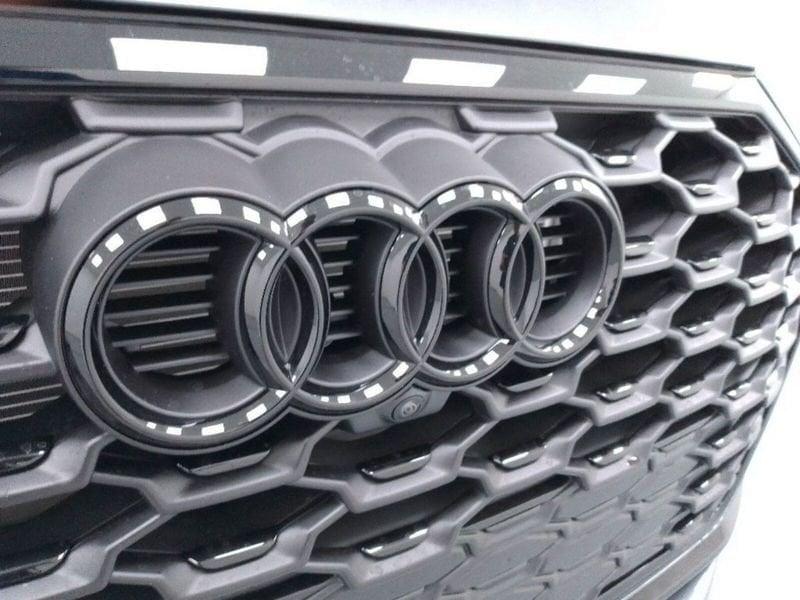 Audi Q3 Sportback 40 2.0 tdi Identity Black quattro 193cv s-tronic