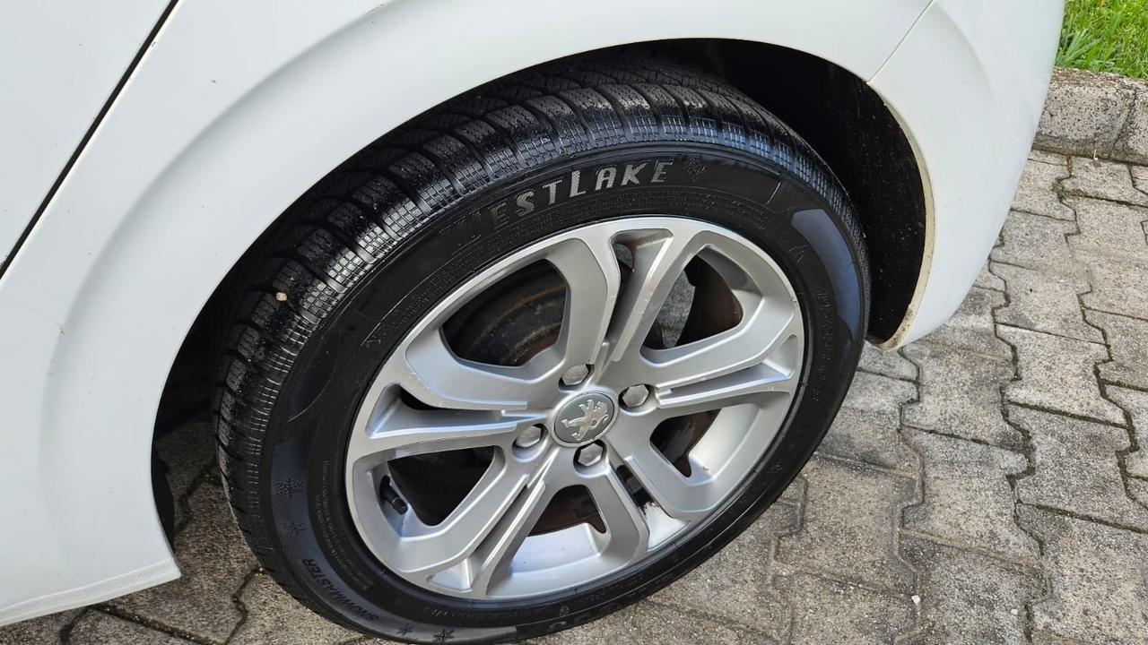Peugeot 208 1.4 HDi 68 CV Allure EURO5B