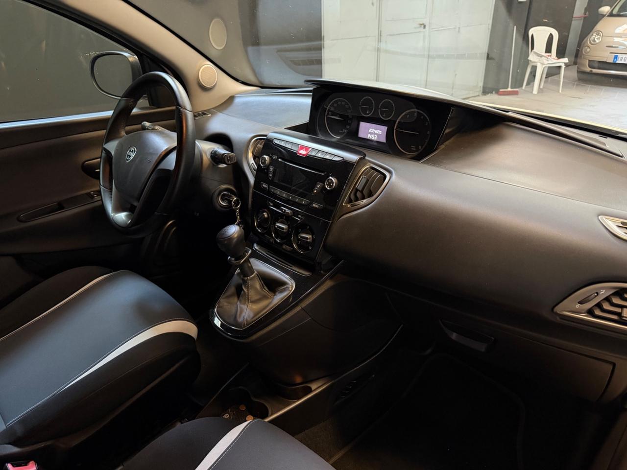 Lancia Ypsilon 0.9 TwinAir 85CV 2015