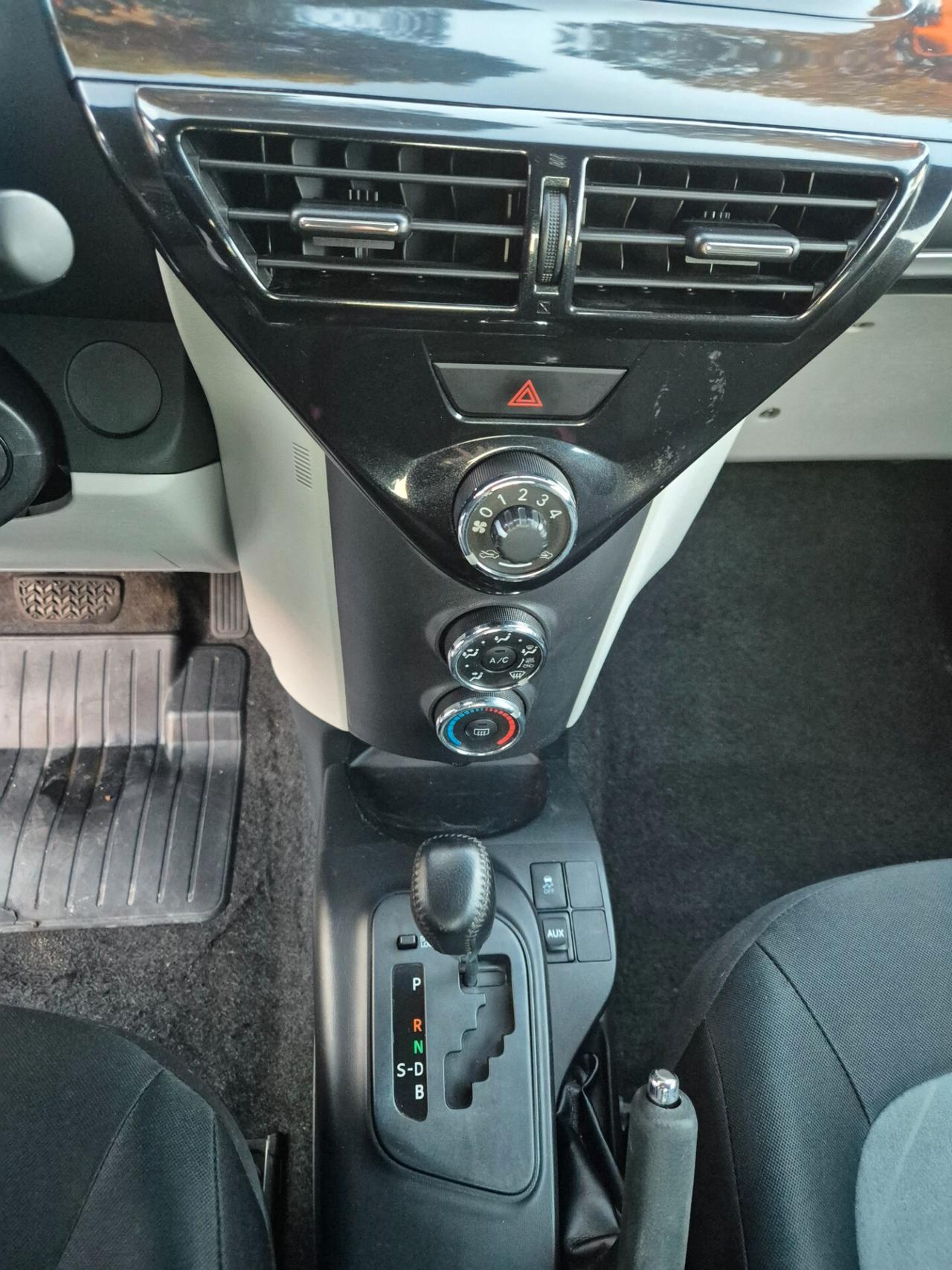 Toyota iQ 1.0 CVT Lounge