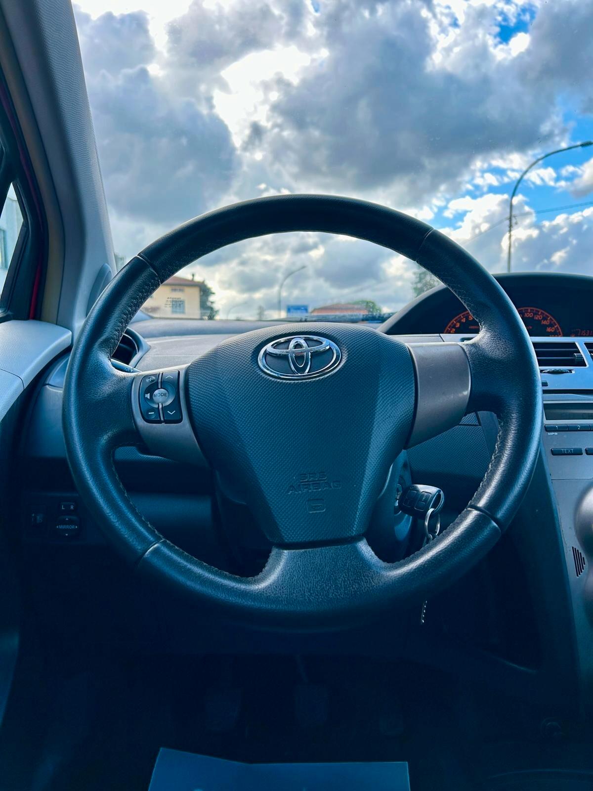 Toyota Yaris 1.0 5 porte Sol - ok neopatentato