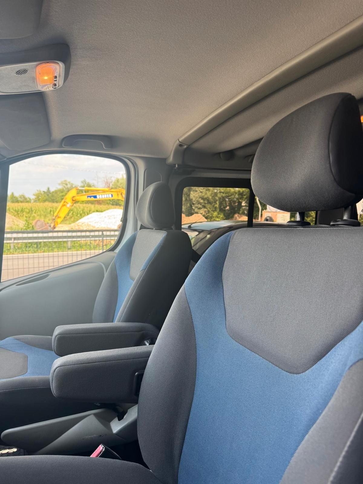 RENAULT TRAFIC 8 POSTI