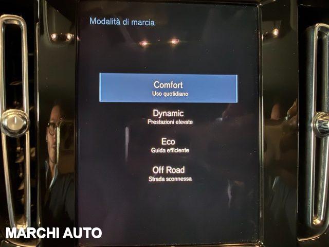 VOLVO XC40 T2 Momentum Pro