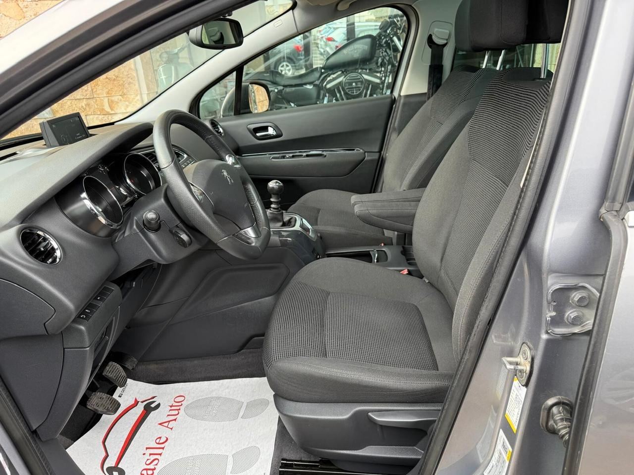 Peugeot 5008 1.6 HDi 115CV Business