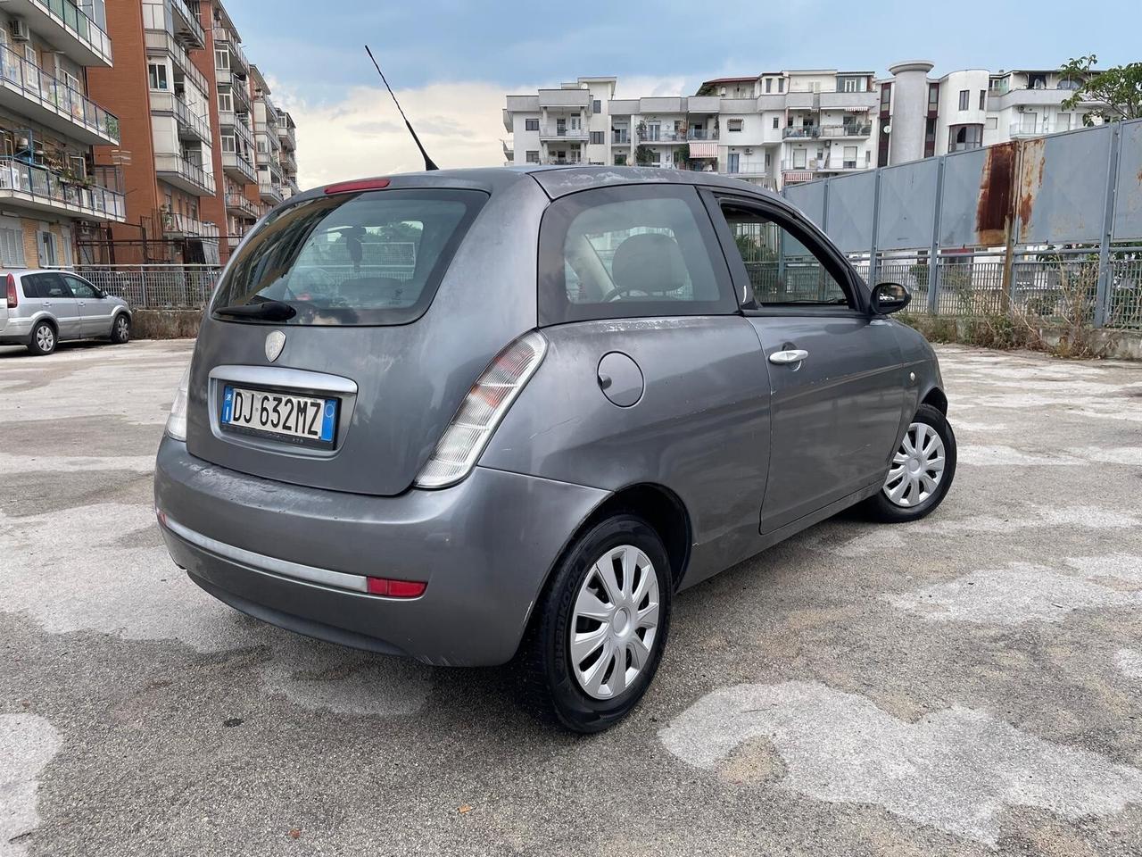 Lancia Ypsilon 1.3 MJT 75 CV Oro