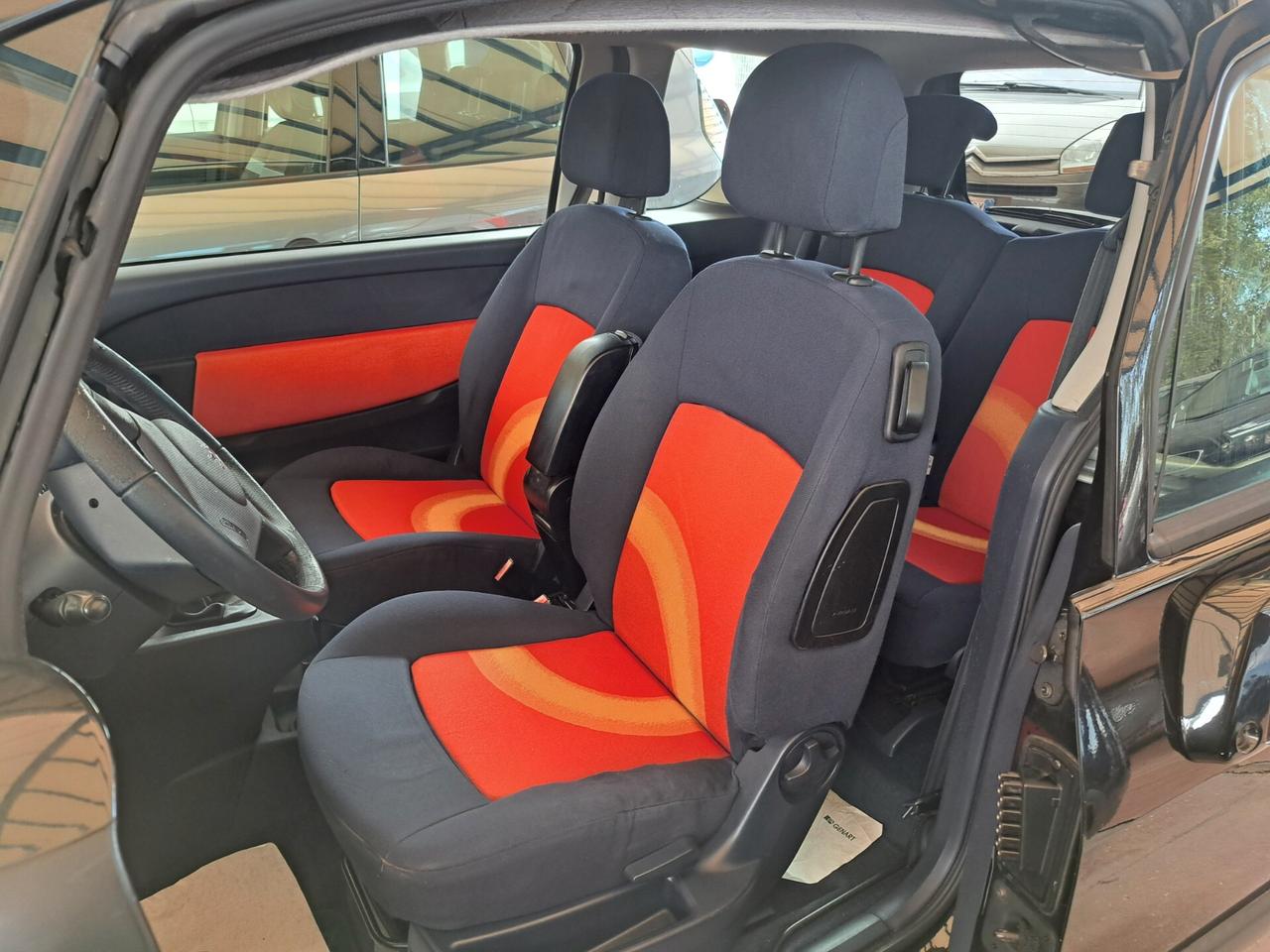 Peugeot 1007 1.4 BENZ.