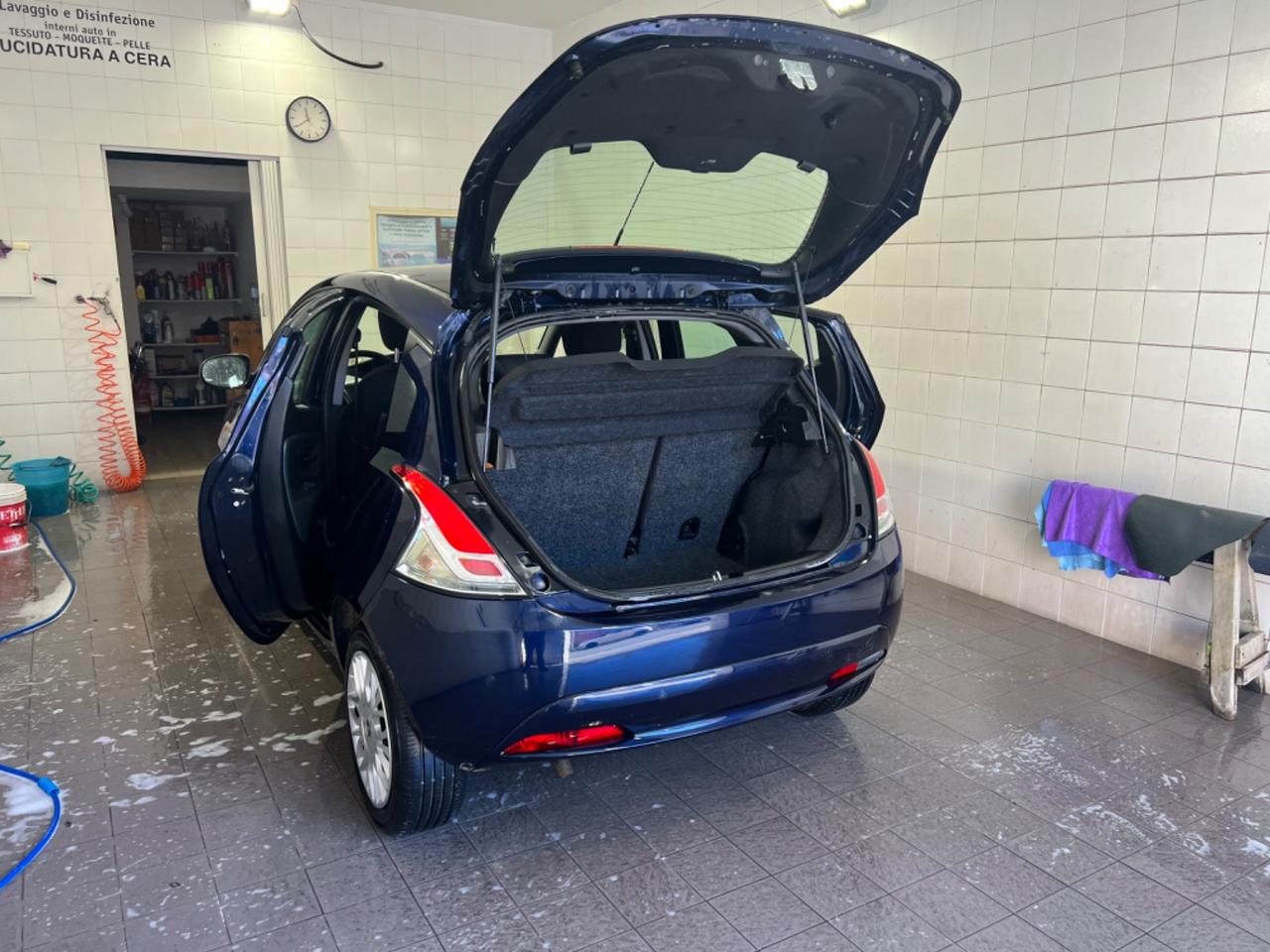 Lancia Ypsilon 1.2 69 CV 5 porte Silver