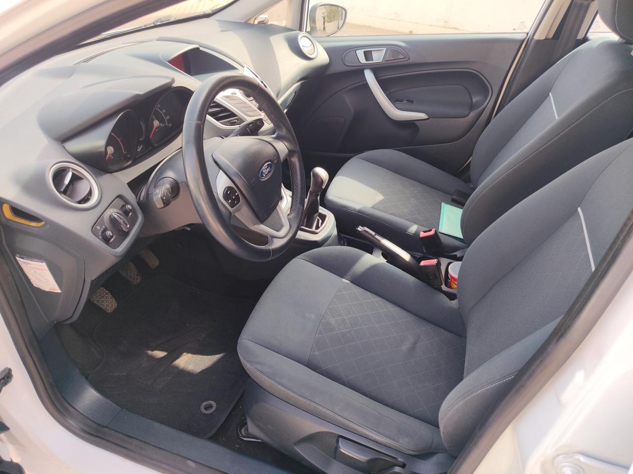 Ford Fiesta 1.4 TDCi 70CV 5 porte Titanium
