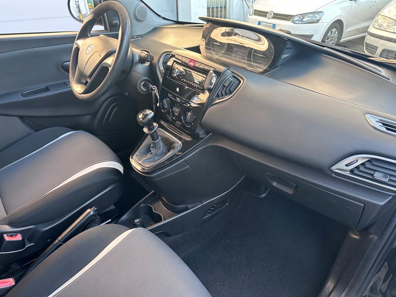 Lancia Ypsilon 1.2 69 CV 5 porte Silver