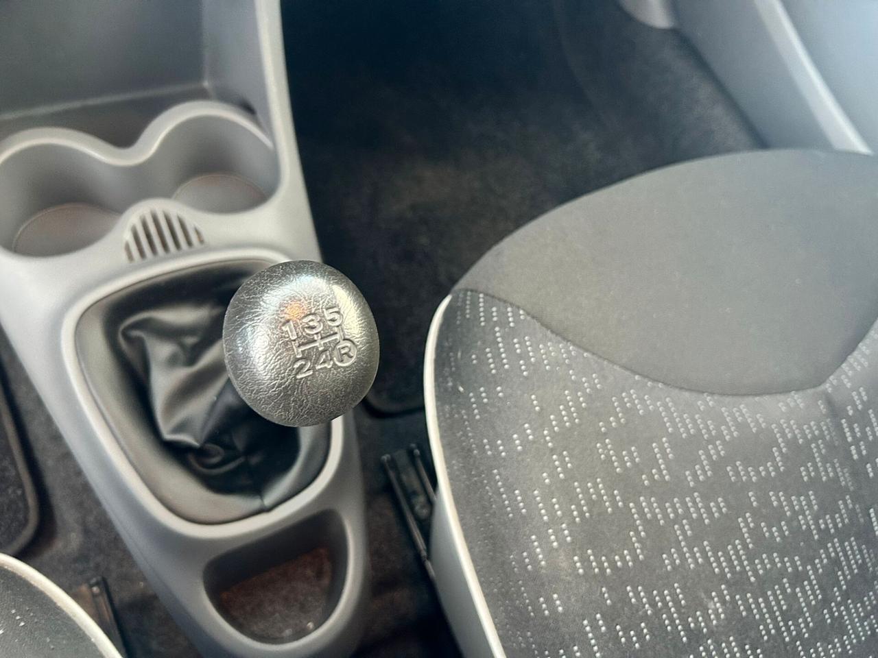 Peugeot 107 1.0b X NEOPATENTATI 2011