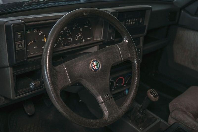 Alfa Romeo 75 2.0