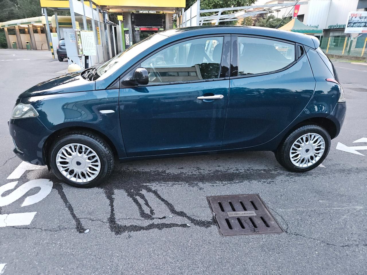 Lancia Ypsilon 0.9 TwinAir 85 CV 5 porte Metano Ecochic Platinum