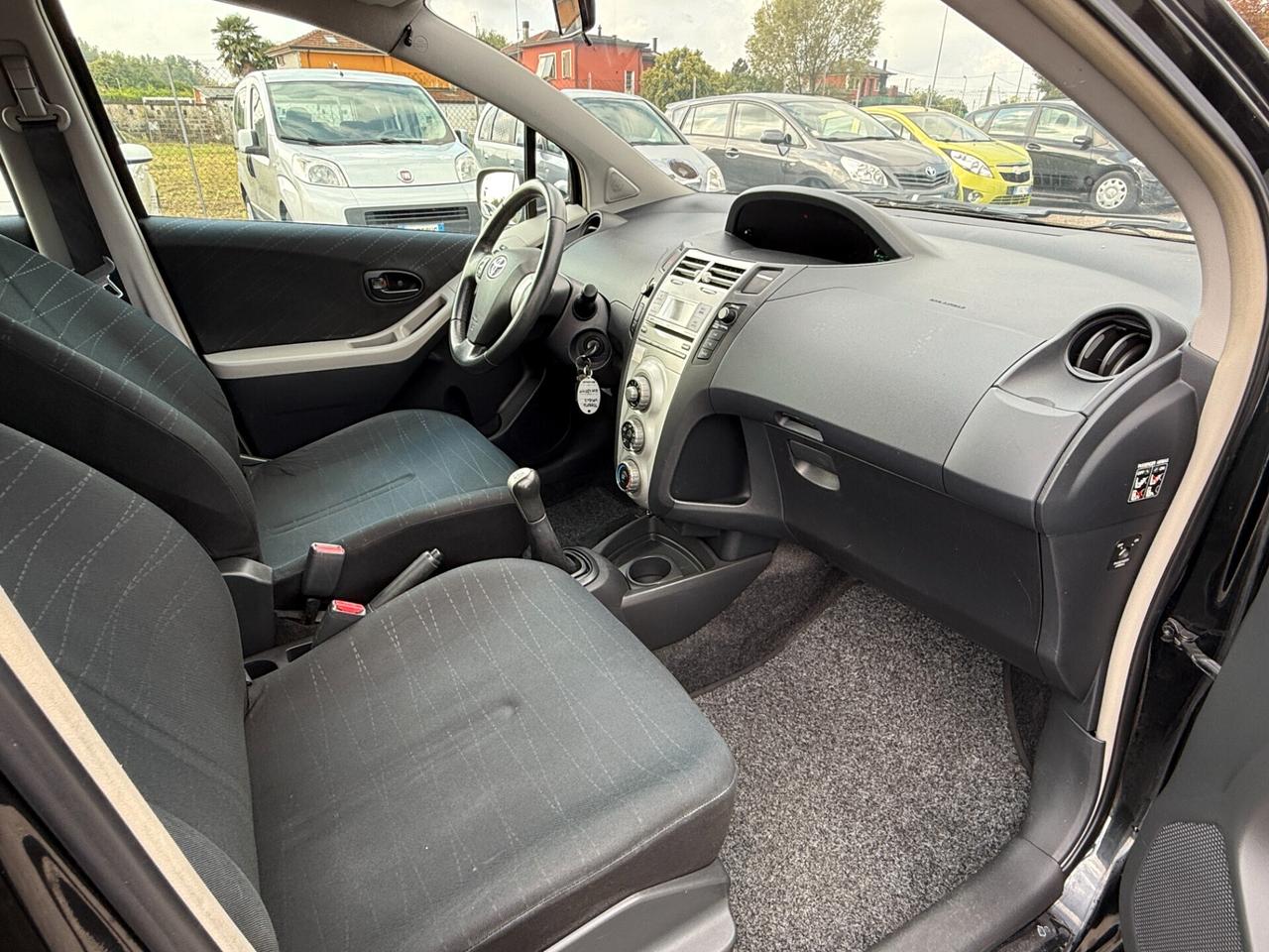 Toyota Yaris 1.0 5 porte