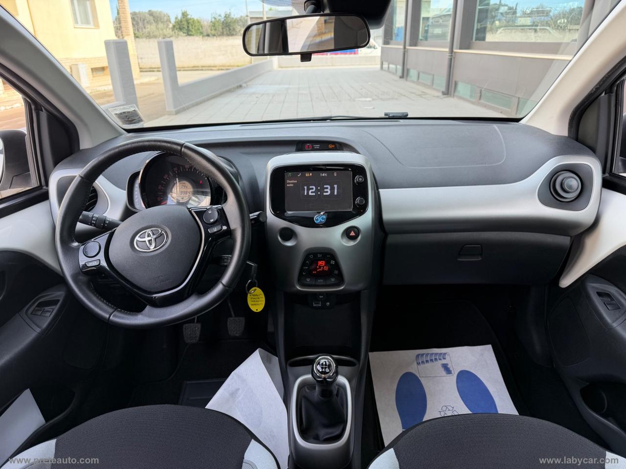 TOYOTA Aygo 1.0 VVT-i 69 CV 5p. x-play