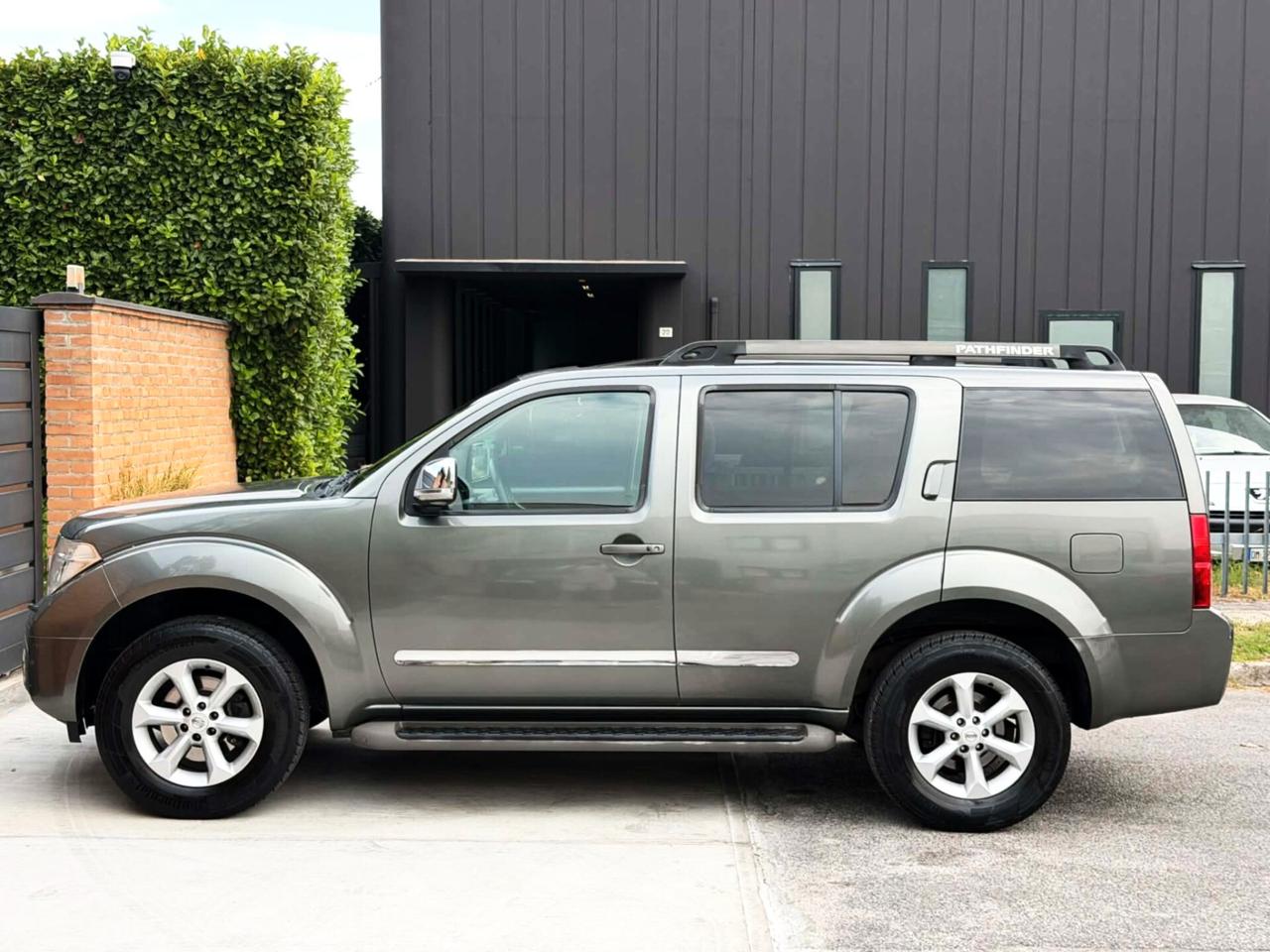 Nissan Pathfinder 2.5 dCi Platinum-7Posti-Navi,Pelle,Tetto-2010