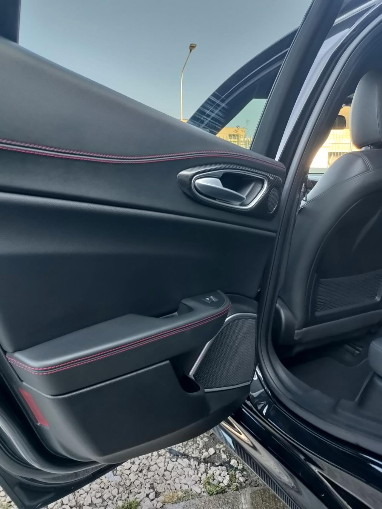 Alfa Romeo Giulia 2.9 T V6 Quadrifoglio