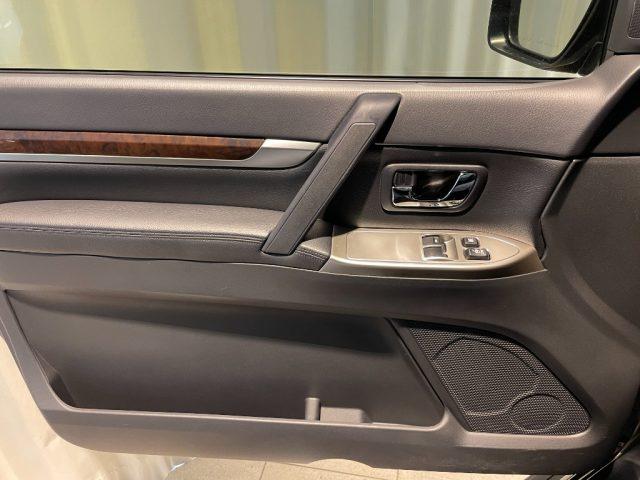 MITSUBISHI Pajero 3.8 4WD Gold Panorama Leder Alu
