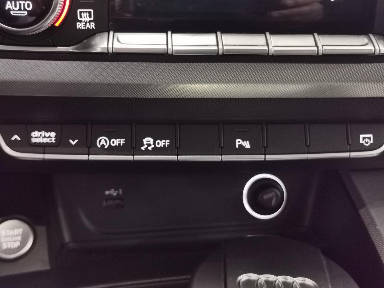 Audi A4 40 TFSI S tronic Business Sport