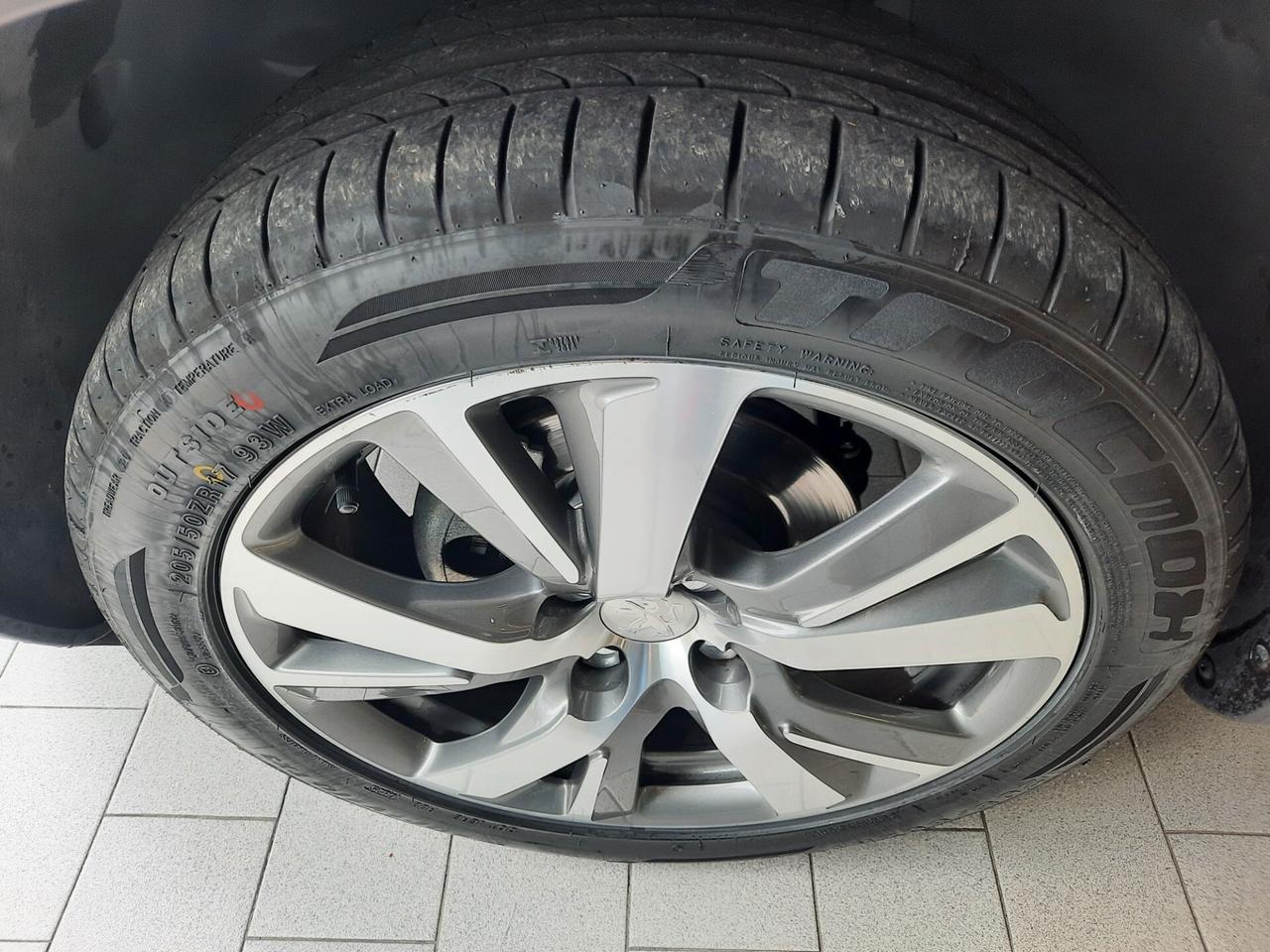 Peugeot 2008 BlueHDi 100 S&S Allure