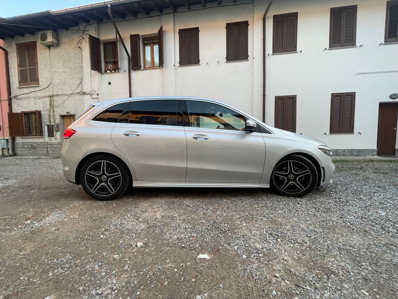 Mercedes-Benz B 180 AMG Line Premium