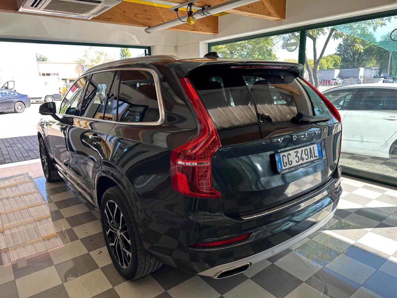 Volvo XC 90 XC90 B5 (d) AWD Geartronic 7 posti Mom