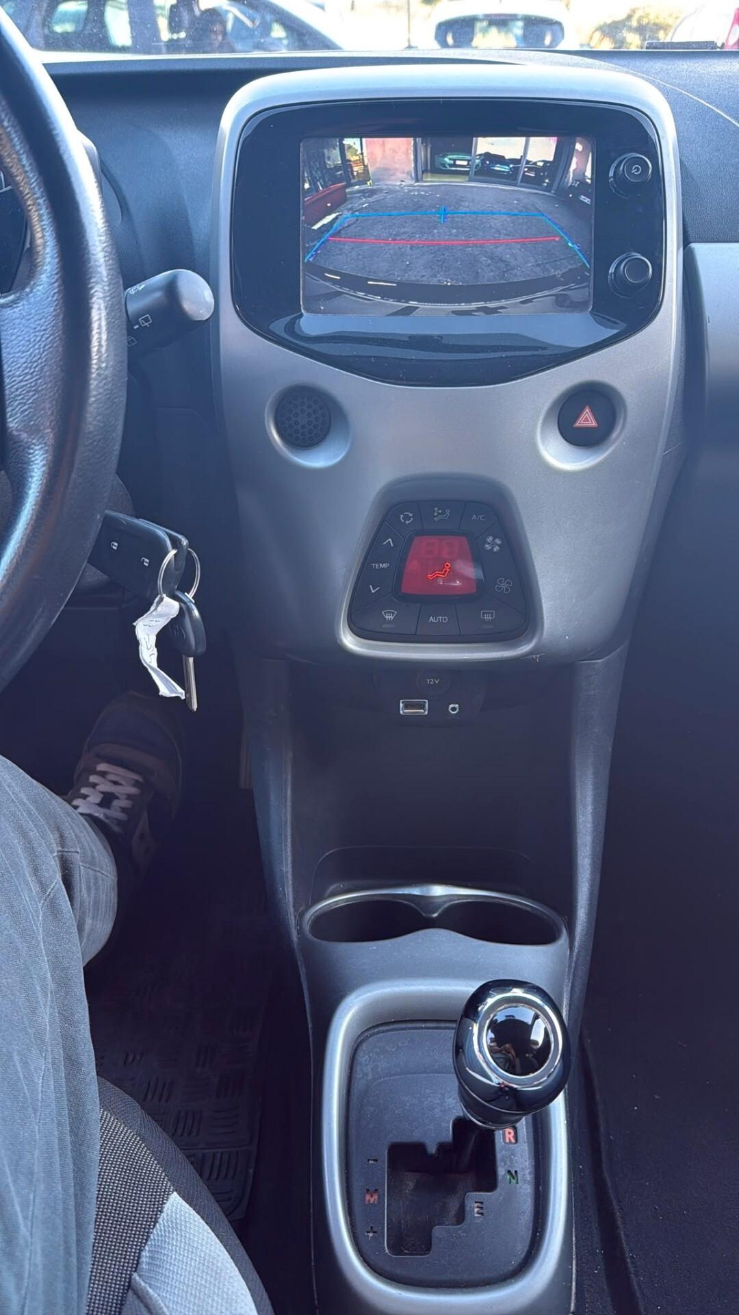 Toyota Aygo 1.0 VVT-i 69 CV 5 porte x-play TSS