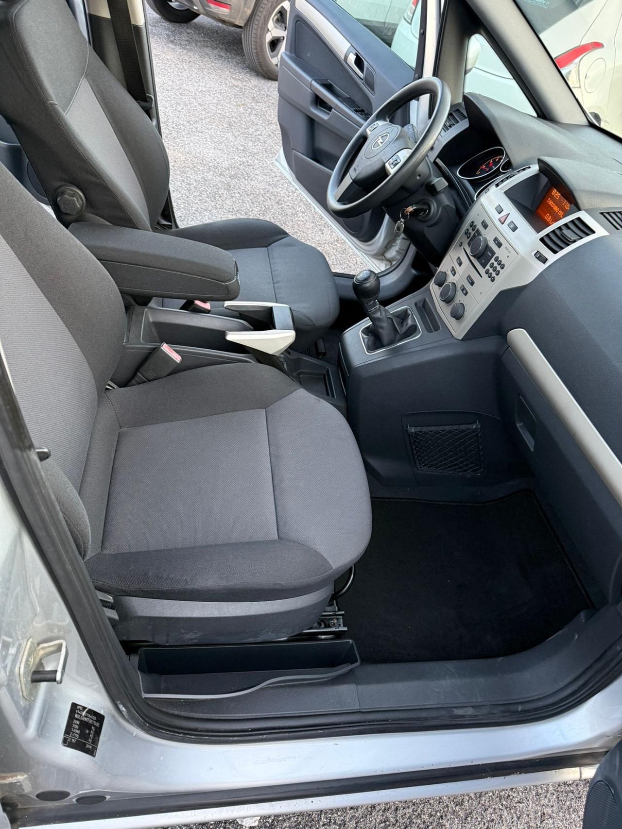 Opel Zafira 1.6 16V VVT Club