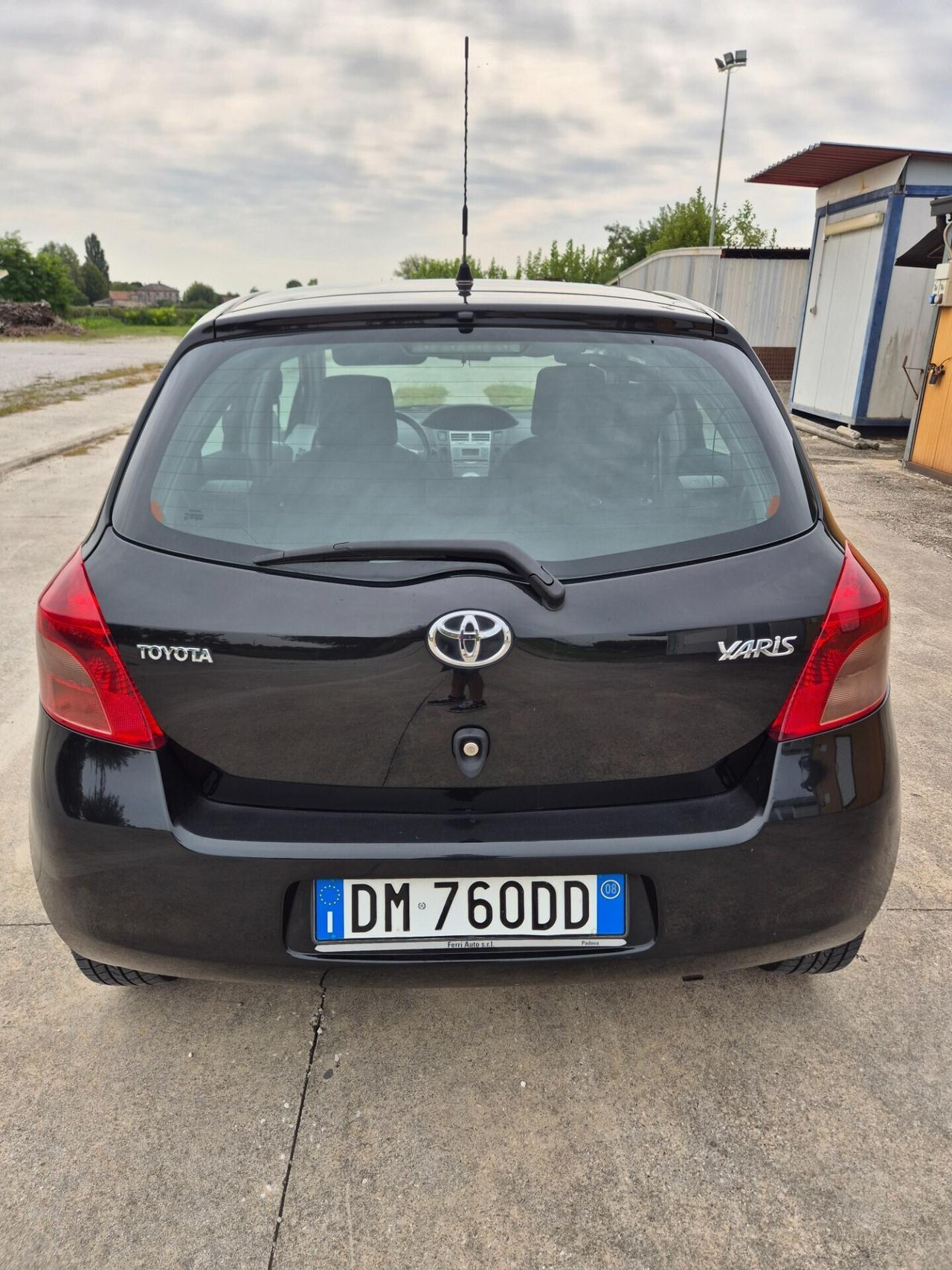 Toyota Yaris 1.0 5 porte