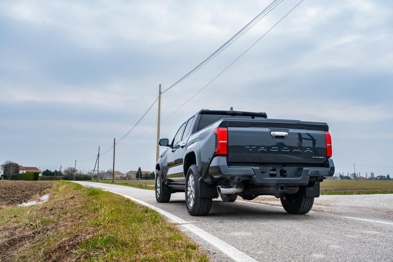 TOYOTA TACOMA LIMITED 2.4 i-Force HYBRID 4x4