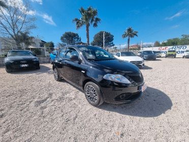 Lancia Ypsilon 1.0 FireFly 5 porte S&S Hybrid Ecochic Silver