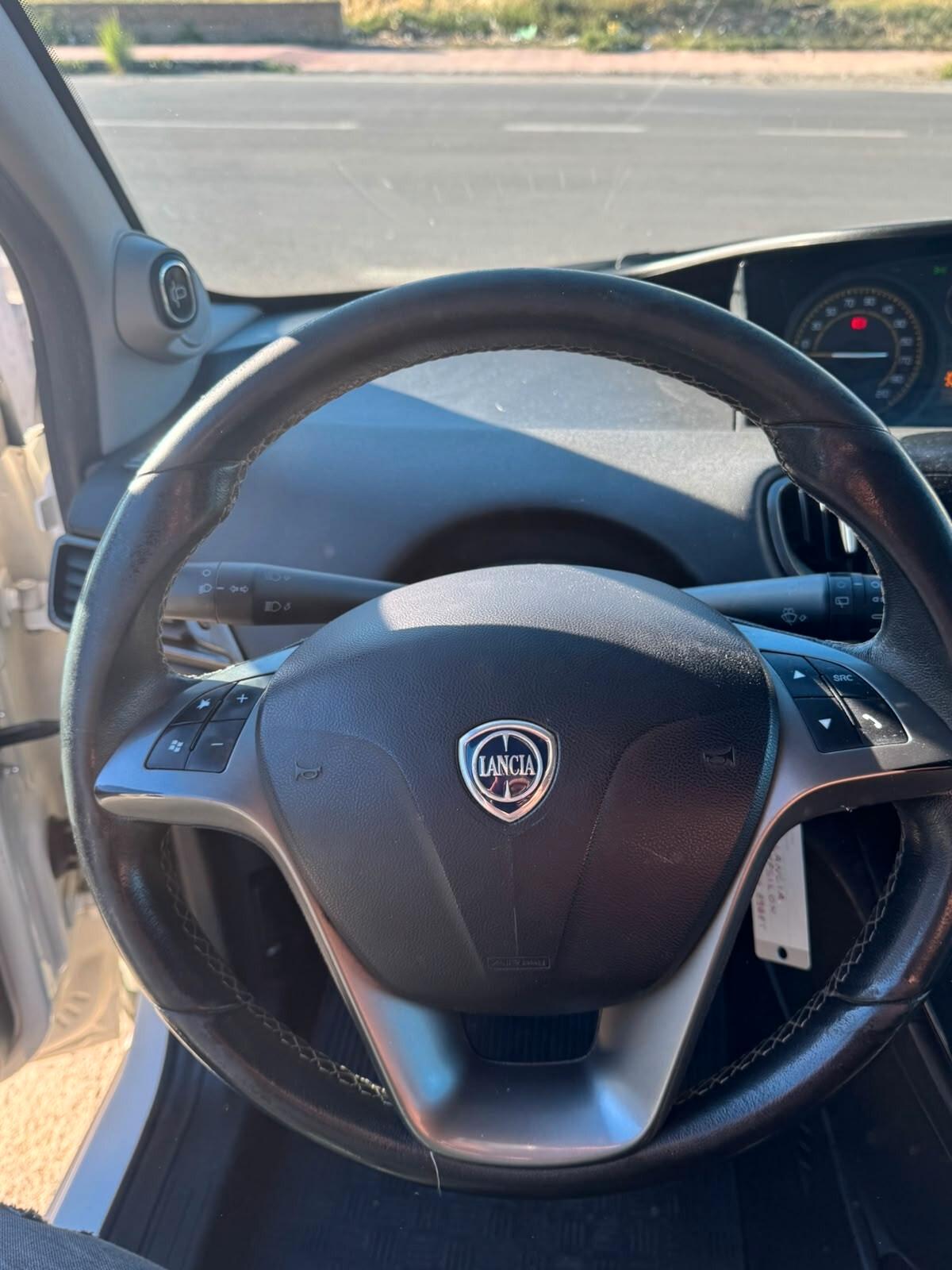 Lancia Ypsilon 1.3 MJT 16V 95 CV 5 porte S&S S Momodesign