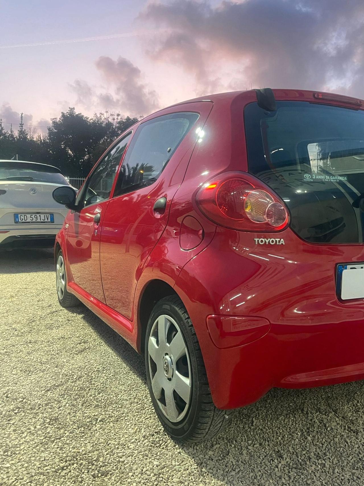 Toyota Aygo 1.0 12V VVT-i 5 porte Sol
