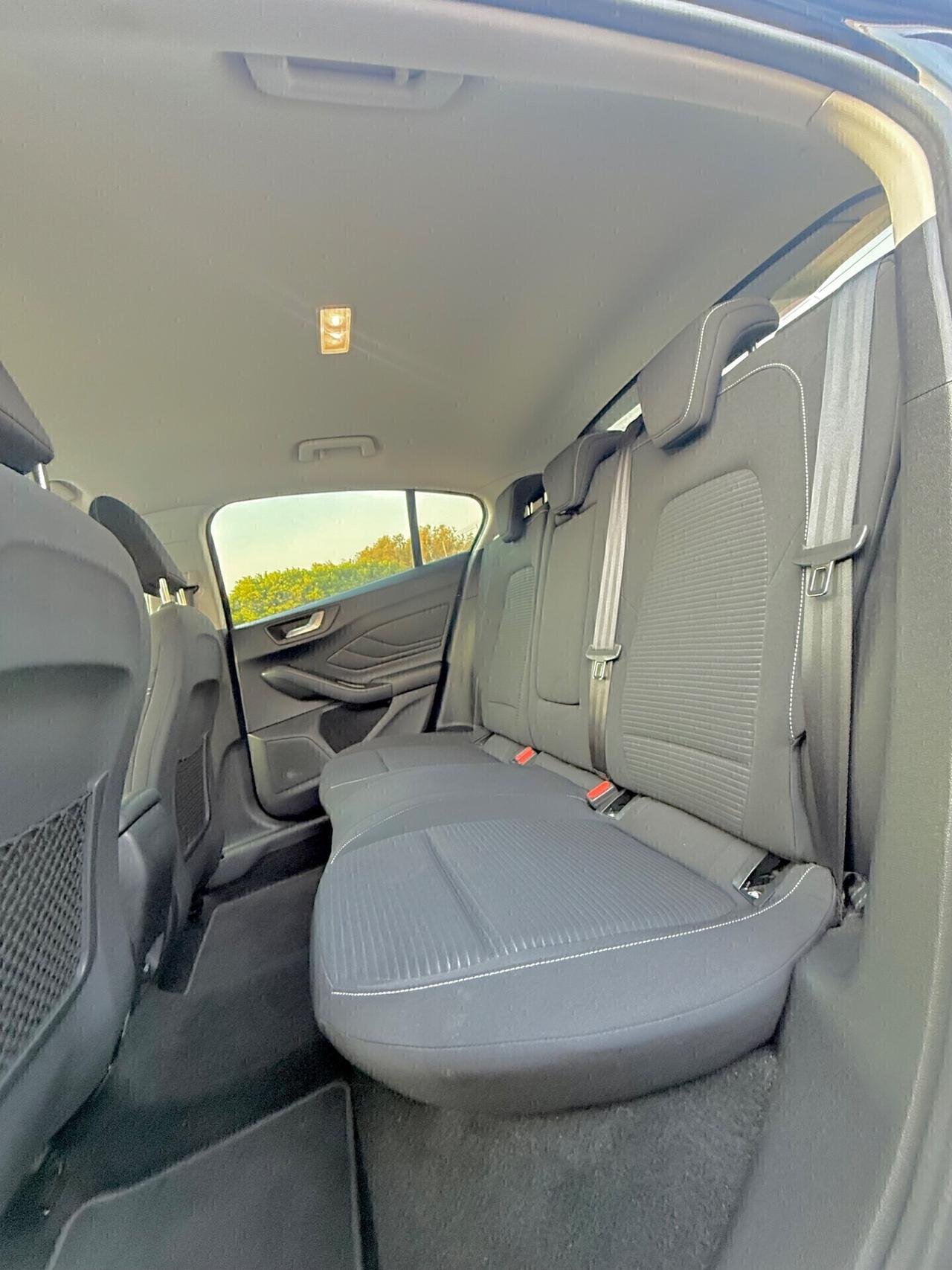 Ford Focus 1.5 TDCi 120 CV Titanium,LED diurni,Navi,Paddle,retrocamera,ecc.