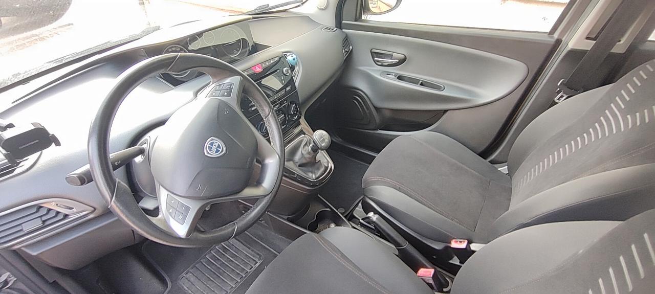 Lancia Ypsilon 0.9 TwinAir 85 CV 5 porte S&S DFN Gold