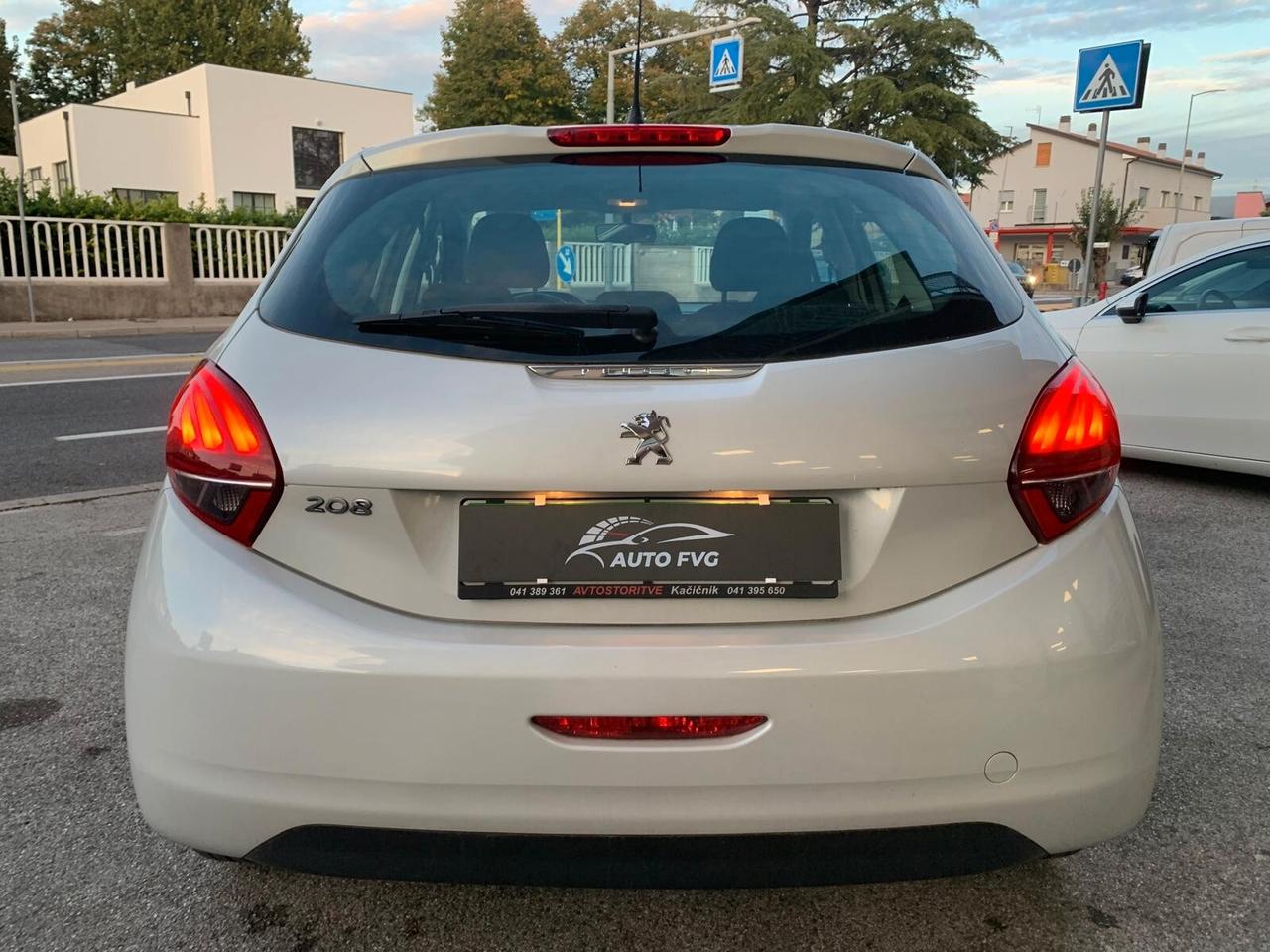 Peugeot 208 5 porte NEOPATENTATI