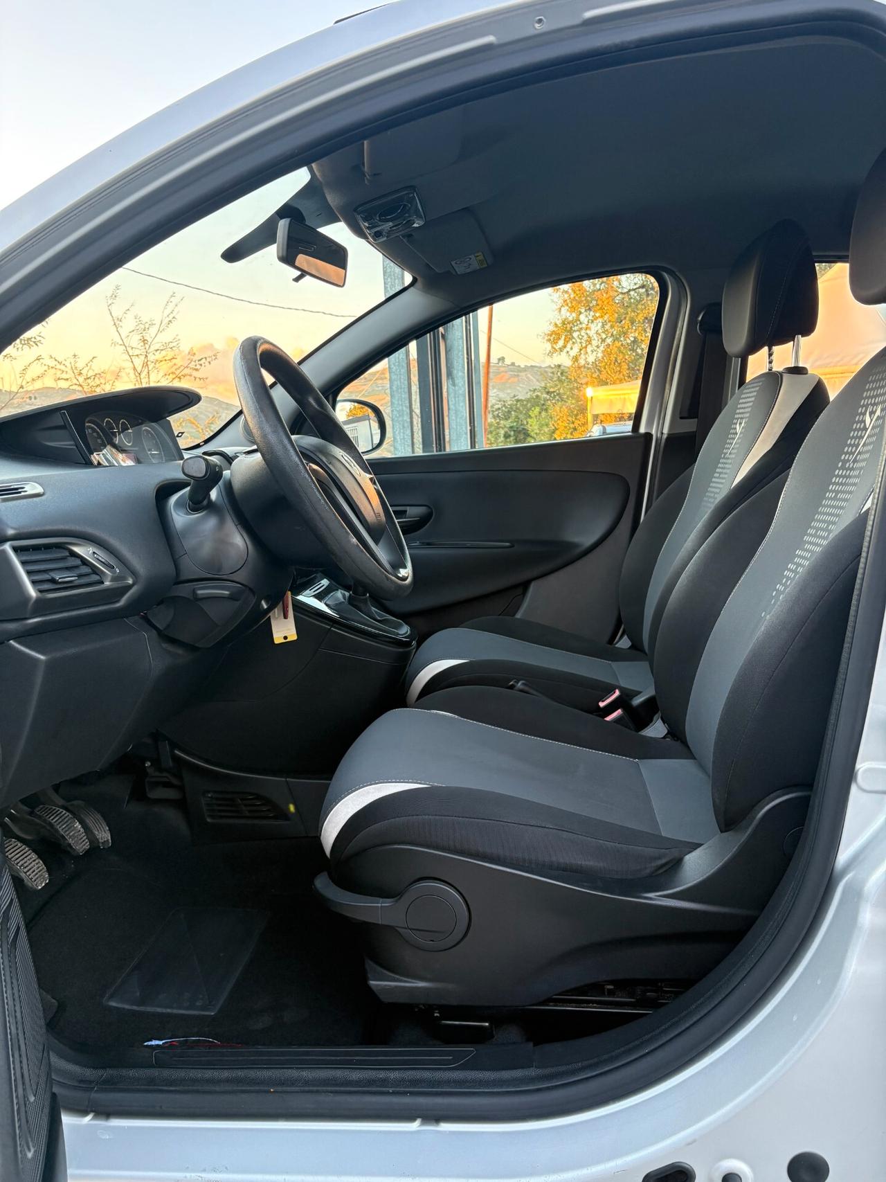 Lancia Ypsilon 1.2 69 CV 5 porte Opening Edition