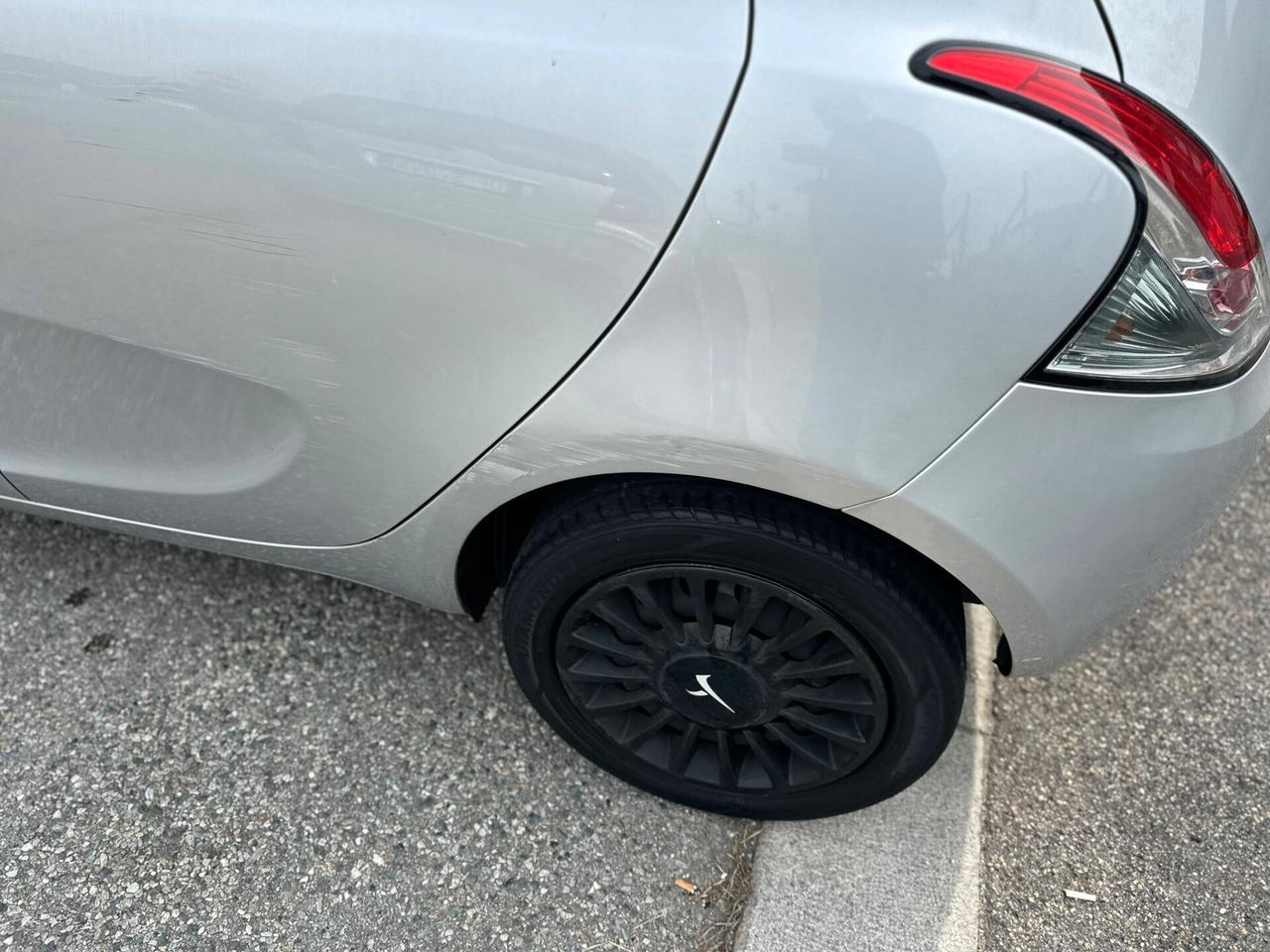 Lancia Ypsilon 1.2 69 CV 5 porte Elefantino