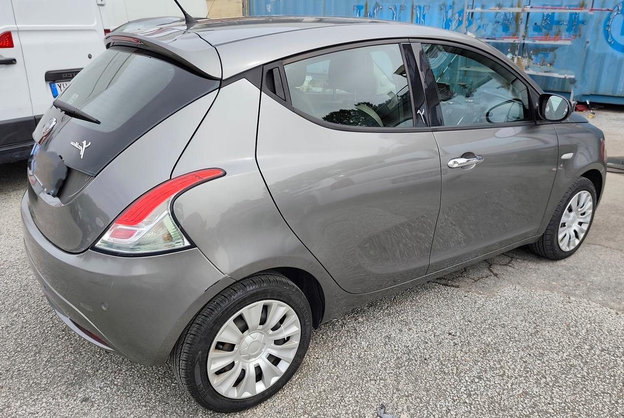 Lancia Ypsilon 1.2 BENZINA E GPL