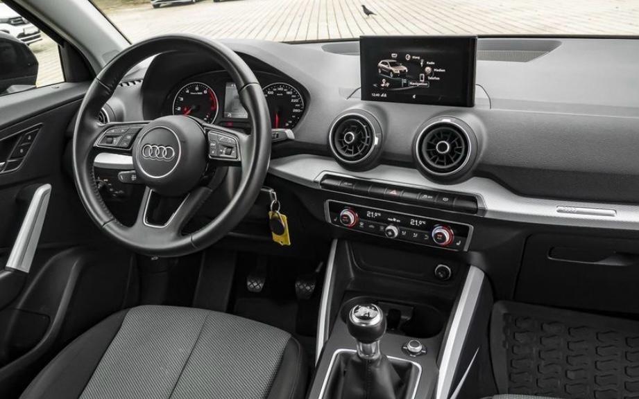 Audi Q2 30 TFSI S line Edition-Rata da 200 € al mese