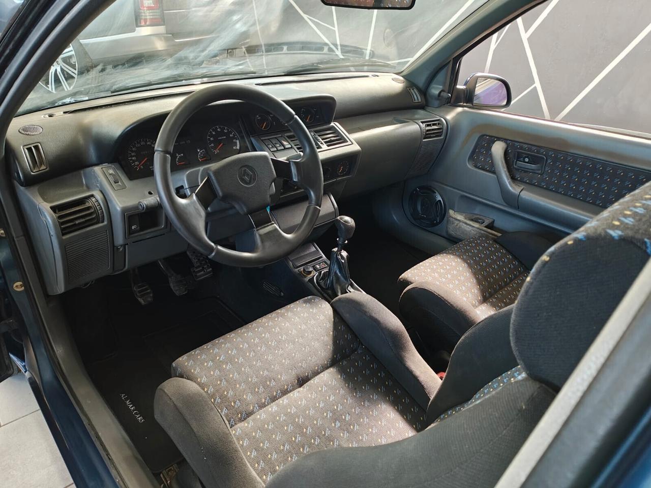 Renault Clio 1.8i 16V cat
