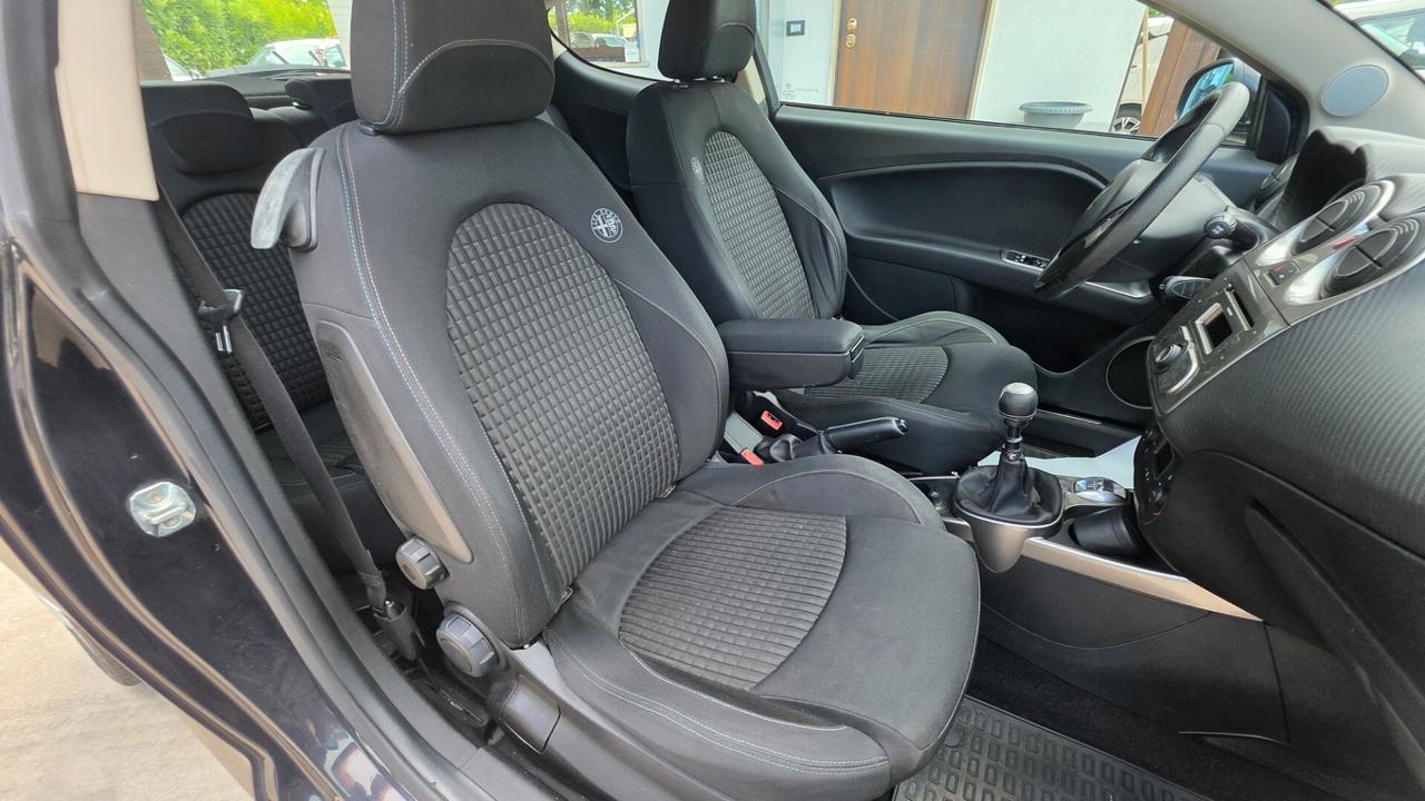 Alfa Romeo MiTo 1.6 JTDm 16V Distinctive Premium Pack