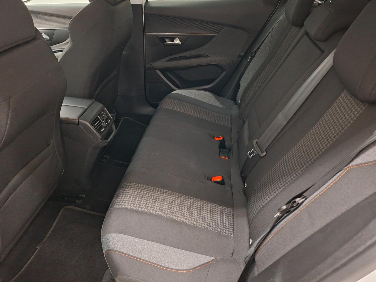 Peugeot 3008 Business 1.5 BlueHDi 130cv