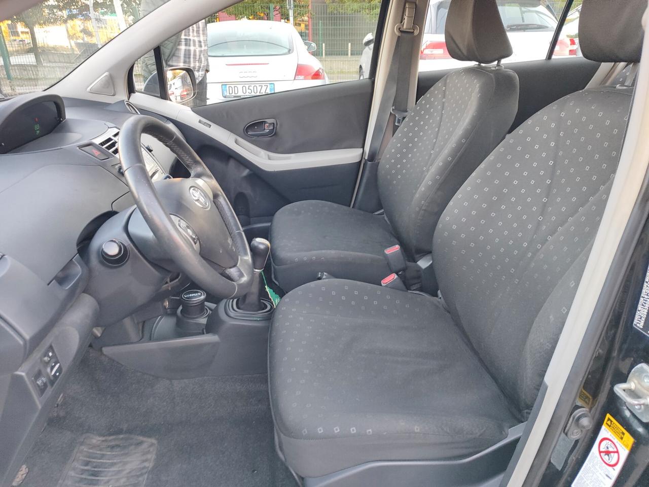Toyota Yaris 1.0 5 porte