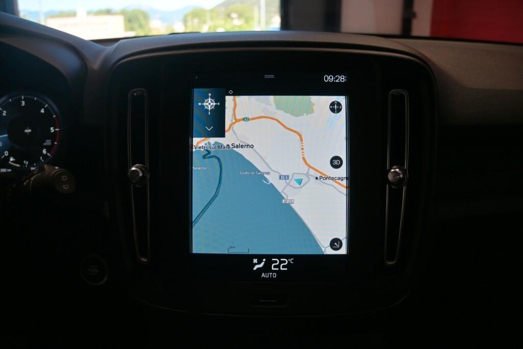 VOLVO XC40 2.0D D3 150CV 6M. MOMENTUM CORE ( FARI LED - COCKPIT - CRUISE - MIRROR - NAVI - SENSORI POST. - TELECAMERA POST. )