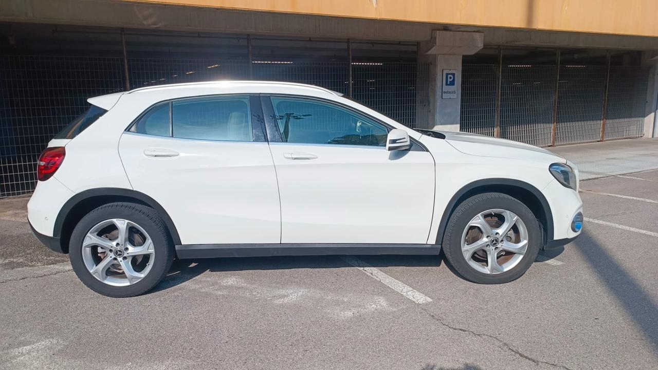 Mercedes-Benz GLA-Klasse GLA 180 d Sport 1’5 Diesel 110cv Cambio AUTOMATICO