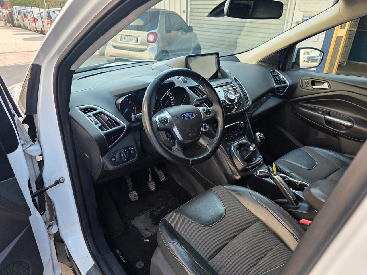 Ford Kuga 2.0 TDCI 4x4 Powershift Business FULL...