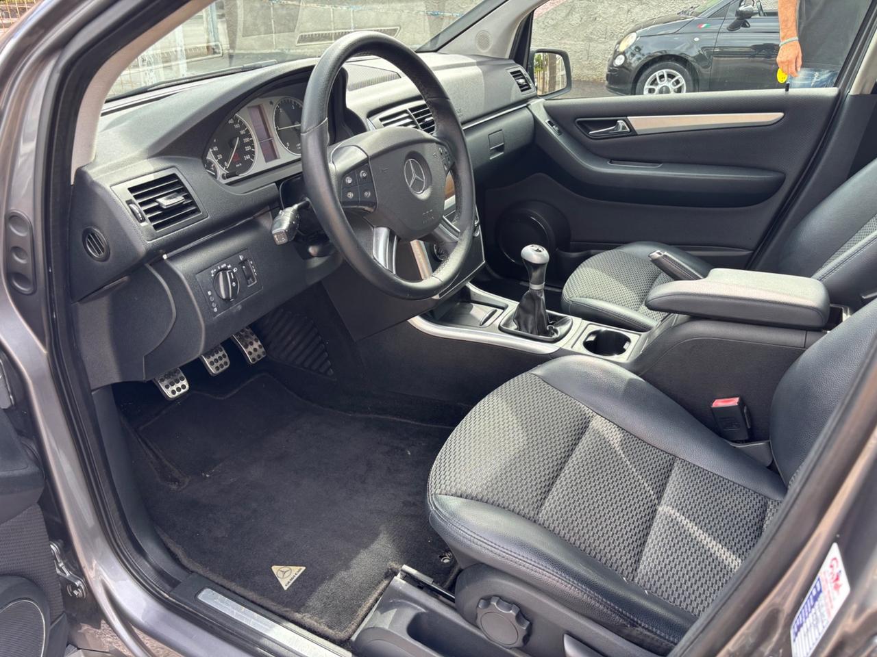 MERCEDES CLASSE B-180 PREMIUM NUOVISSIMO