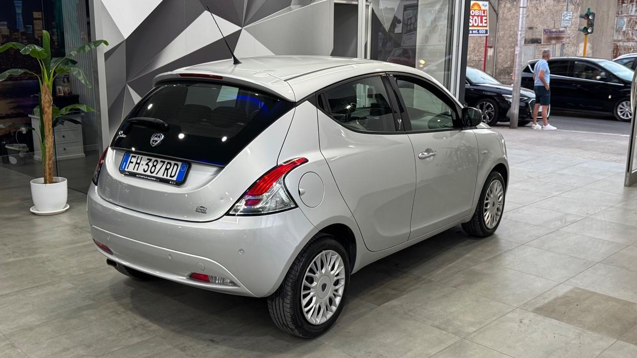 Lancia Ypsilon 1.3 MJT 16V 95 CV 5 porte S&S Silver